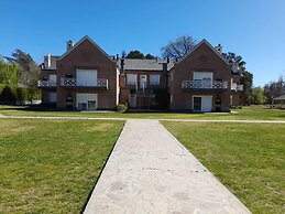 Los Robles Apart Hotel