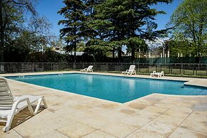 Los Robles Apart Hotel