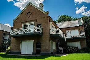 Los Robles Apart Hotel