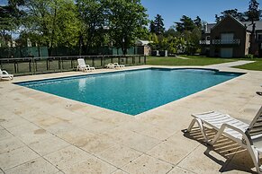 Los Robles Apart Hotel