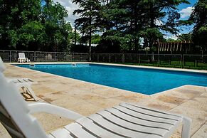 Los Robles Apart Hotel