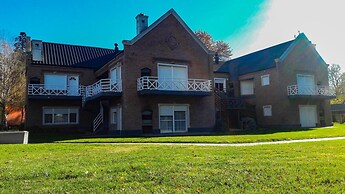 Los Robles Apart Hotel