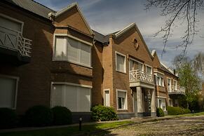 Los Robles Apart Hotel