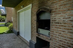 Los Robles Apart Hotel