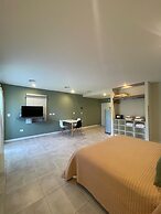 Los Robles Apart Hotel