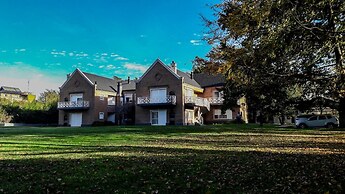 Los Robles Apart Hotel