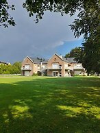 Los Robles Apart Hotel