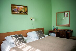 Oktyabrskaya Hotel