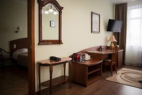 Oktyabrskaya Hotel