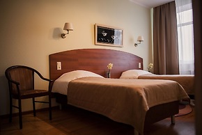 Oktyabrskaya Hotel