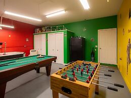 7 Bedrooms in Large Private Vacation Home by Florida Dream Homes