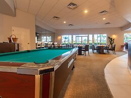 Private Screened Splash Pool Overlooking Tranquil Lake Right Beside Di