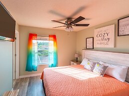 Private Screened Splash Pool Overlooking Tranquil Lake Right Beside Di