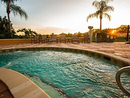 Private Screened Splash Pool Overlooking Tranquil Lake Right Beside Di