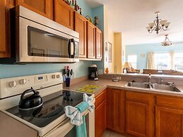 Private Screened Splash Pool Overlooking Tranquil Lake Right Beside Di