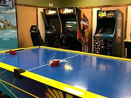 Private Screened Splash Pool Overlooking Tranquil Lake Right Beside Di