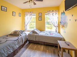 Private Screened Splash Pool Overlooking Tranquil Lake Right Beside Di