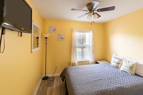 Private Screened Splash Pool Overlooking Tranquil Lake Right Beside Di