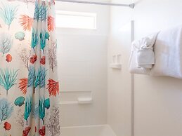 4 Bed and 3 Bath in Perfect Location With Pool by Florida Dream Home