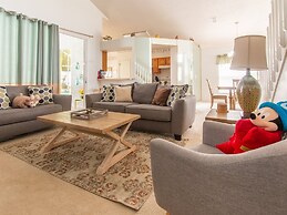 3 Bedroom Home With Private Screened Pool With Rock Waterfall Feature 