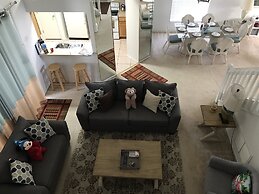 3 Bedroom Home With Private Screened Pool With Rock Waterfall Feature 