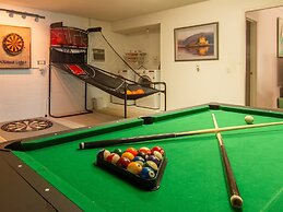 3 Bedroom Home With Private Screened Pool With Rock Waterfall Feature 