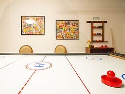 3 Bedroom Home With Private Screened Pool With Rock Waterfall Feature 