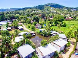 Sunny Resort Lake House