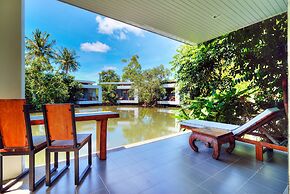 Sunny Resort Lake House