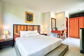 Sunny Resort Lake House