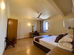 The Monalysa Suites & Residence