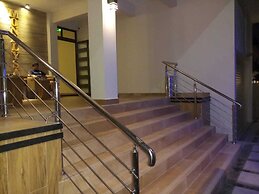 The Monalysa Suites & Residence