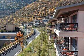 High Mountain Resort Shangri-la