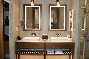 High Mountain Resort Shangri-la