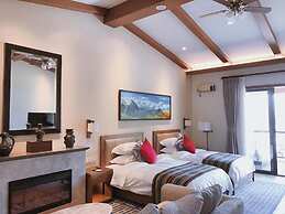 High Mountain Resort Shangri-la