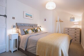 Church Cottage West Down, Sleeps 6-7, Dog Friendly