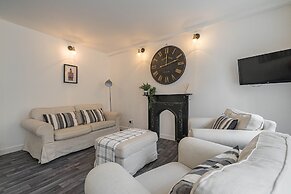 Royal Mile 5 BR Apartment nr Castle