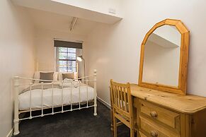 Royal Mile 5 BR Apartment nr Castle