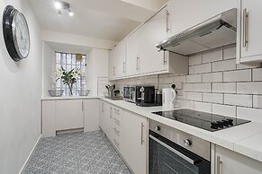 Royal Mile 5 BR Apartment nr Castle