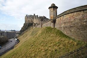 Royal Mile 5 BR Apartment nr Castle