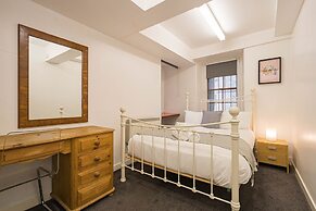 Royal Mile 5 BR Apartment nr Castle