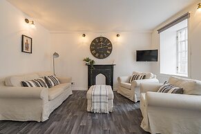 Royal Mile 5 BR Apartment nr Castle