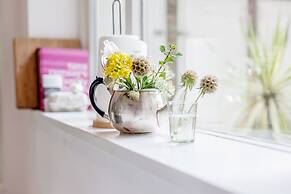 Modern Holland Park apartment