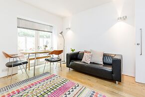 Modern Holland Park apartment