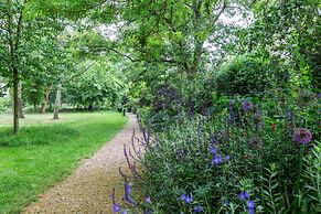 Modern Holland Park apartment