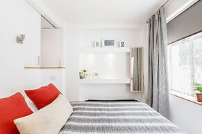 Modern Holland Park apartment