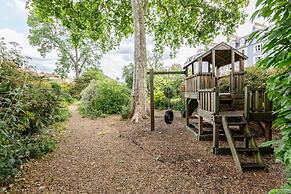Modern Holland Park apartment