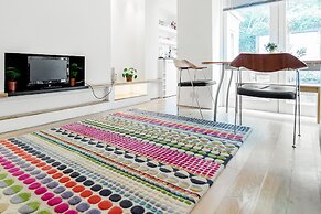 Modern Holland Park apartment