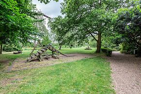 Modern Holland Park apartment
