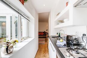 Modern Holland Park apartment